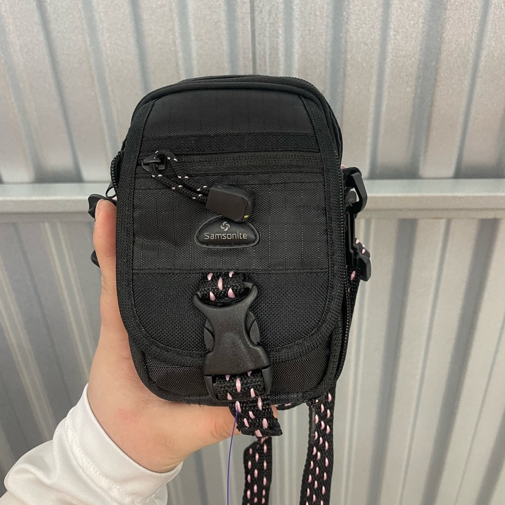 Samsonite pink and black camera bag nwot